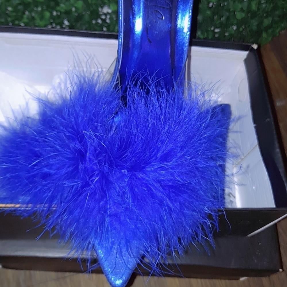Elegant Blue Feathered Women's Heels
